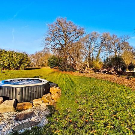 Villa Tagibao Avec Piscine Chauffee Et Spa Lesterps Exterior foto